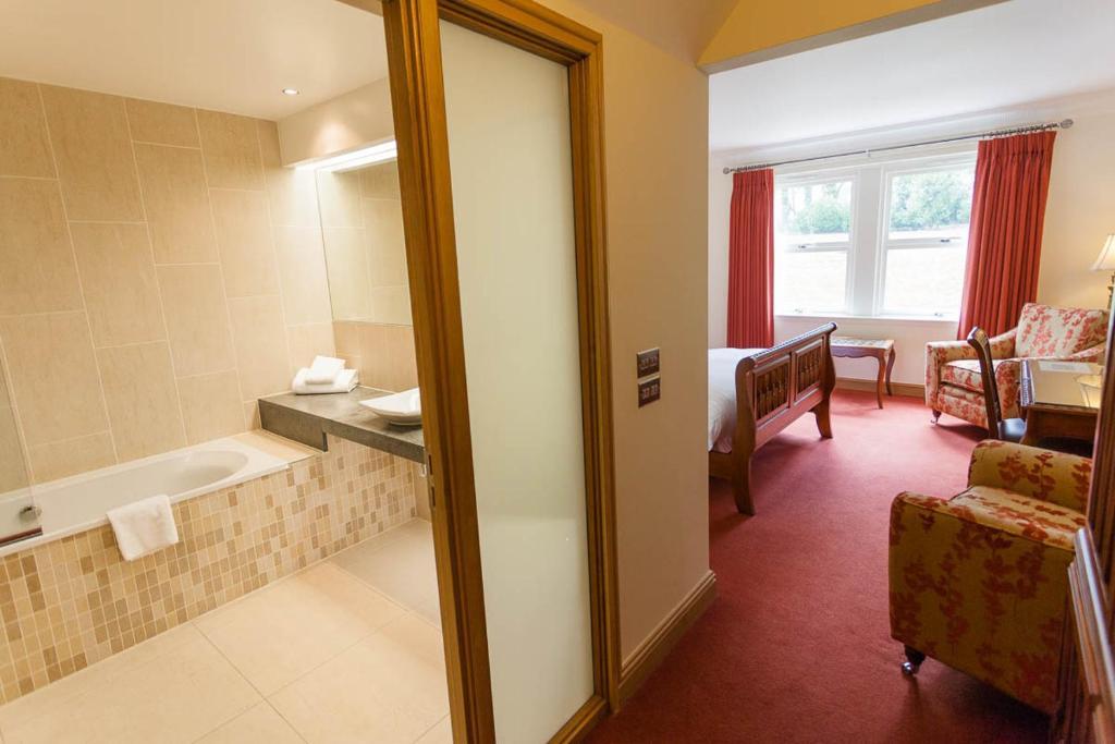 Woodland House Hotel Dumfries Room photo